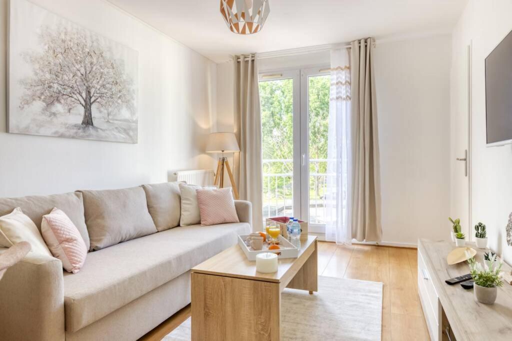 L'Elysee - Easy Check-In - Arrivee Autonome - Place Parking Privative - T2 Surequipe - Wifi - Netflix Apartment Courcouronnes Exterior photo
