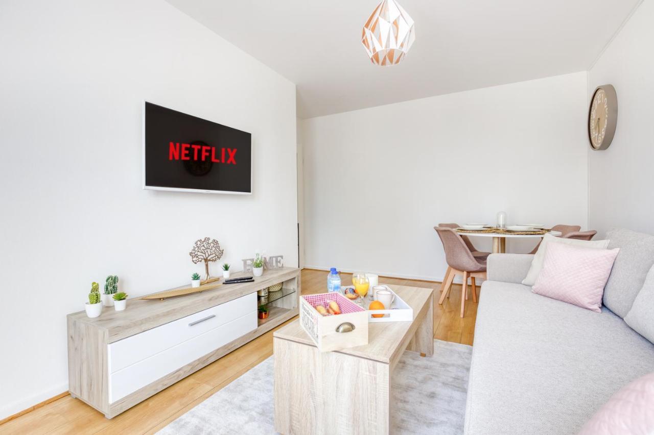 L'Elysee - Easy Check-In - Arrivee Autonome - Place Parking Privative - T2 Surequipe - Wifi - Netflix Apartment Courcouronnes Exterior photo